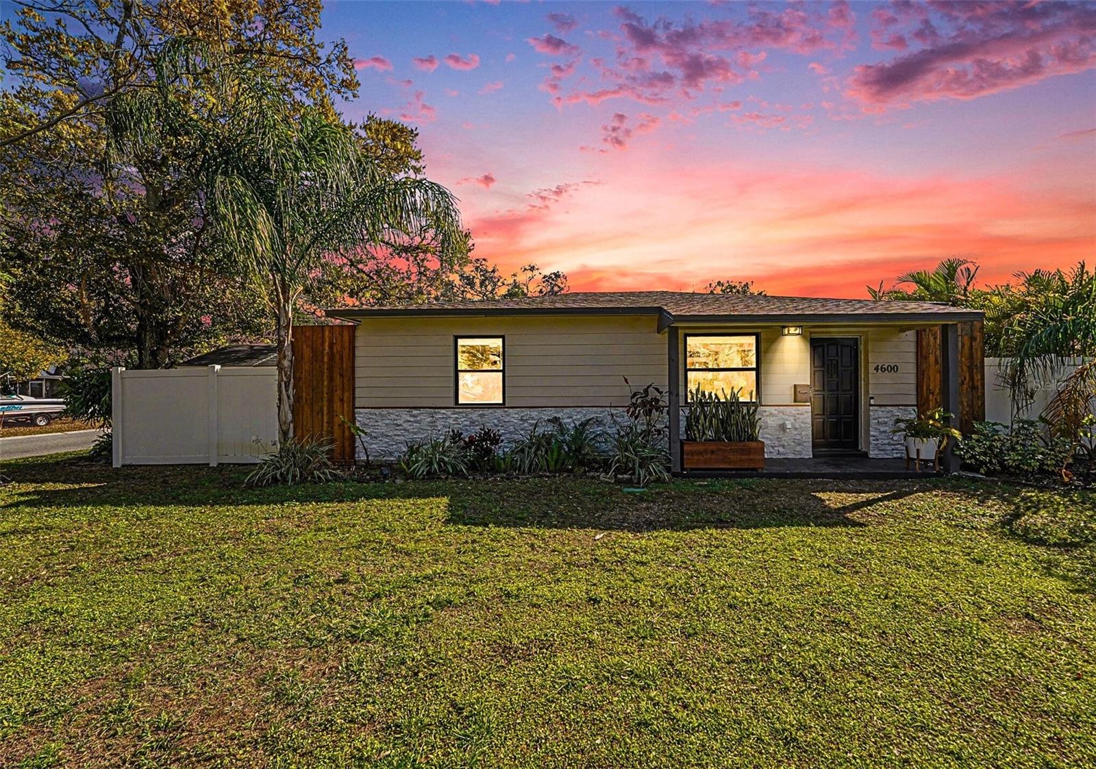 Single Family Residence em ST PETERSBURG, FL - Daniel Dourado