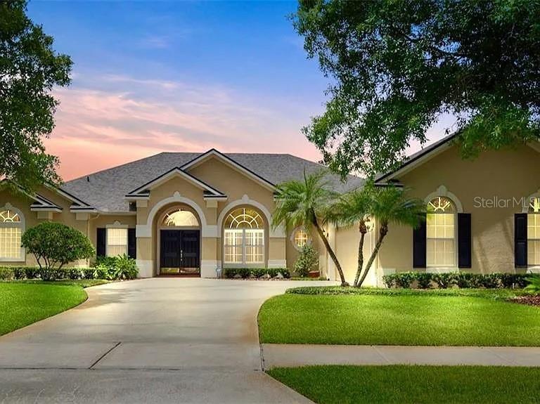 Single Family Residence in ORLANDO, FL - Daniel Dourado