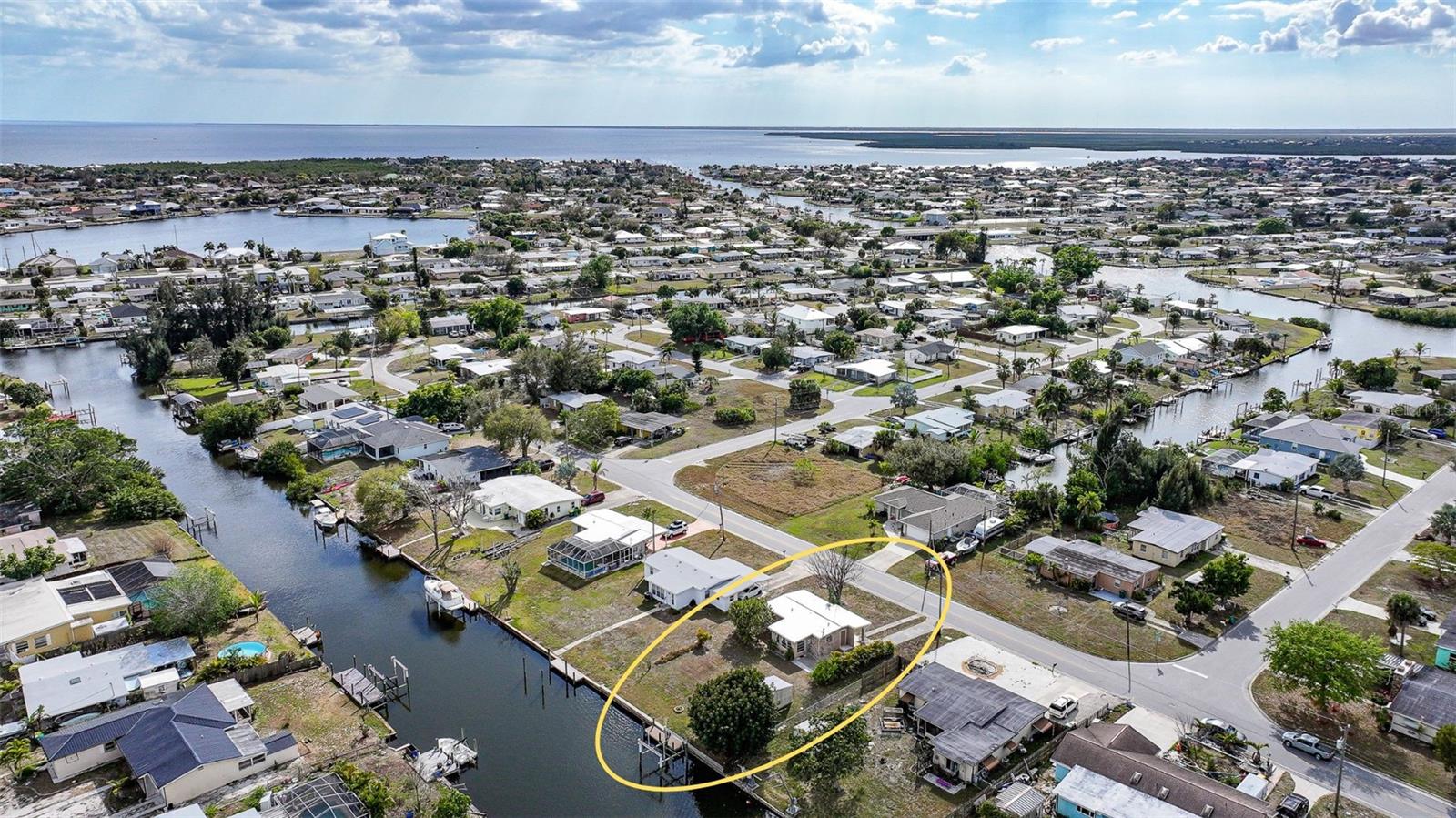 Single Family Residence in PORT CHARLOTTE, FL - Daniel Dourado