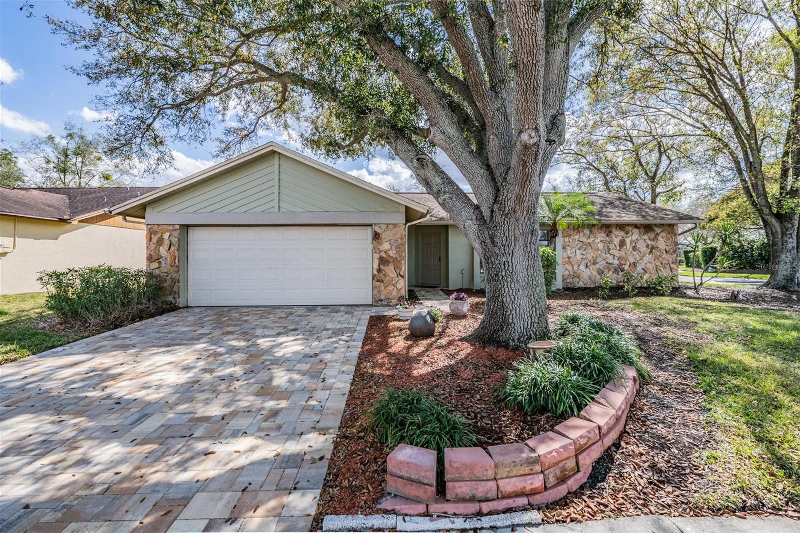 Single Family Residence in BRANDON, FL - Daniel Dourado