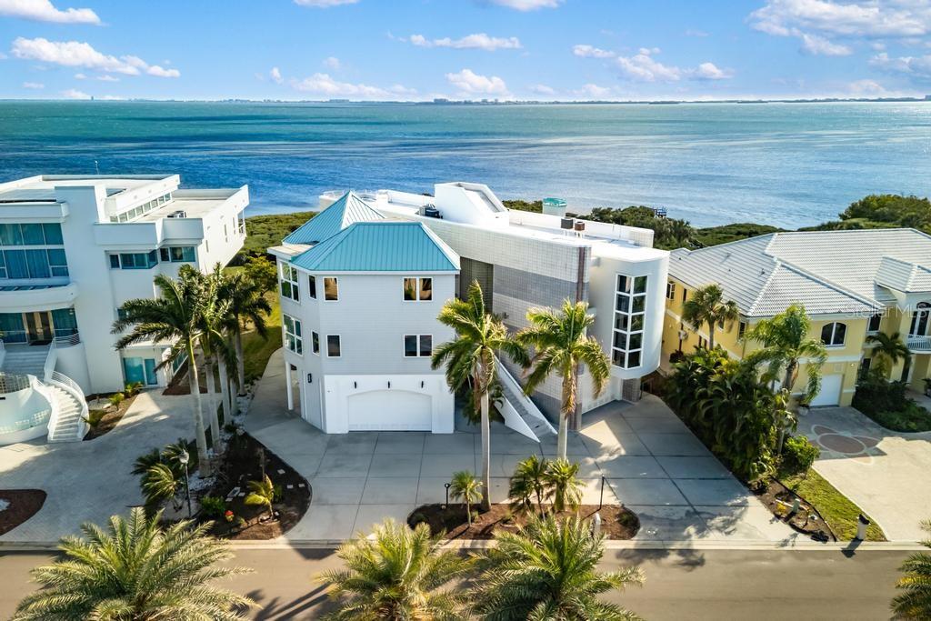 Single Family Residence in BRADENTON, FL - Daniel Dourado