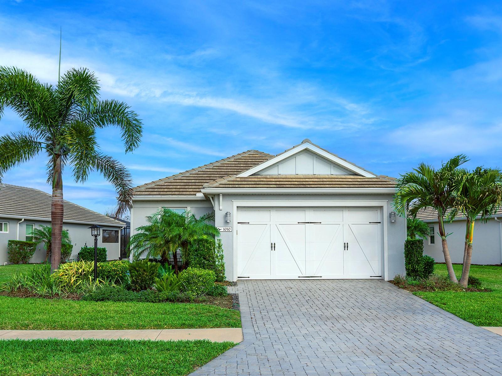 Single Family Residence in SARASOTA, FL - Daniel Dourado