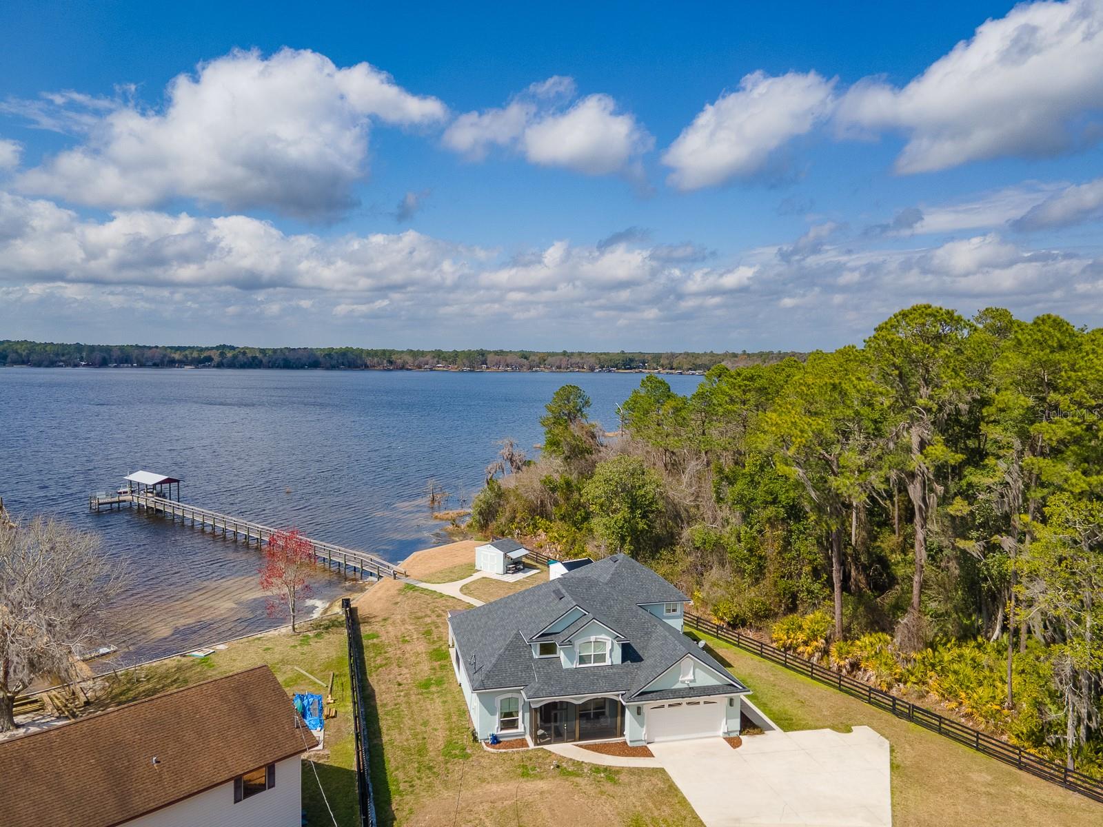 Single Family Residence in FLORAHOME, FL - Daniel Dourado