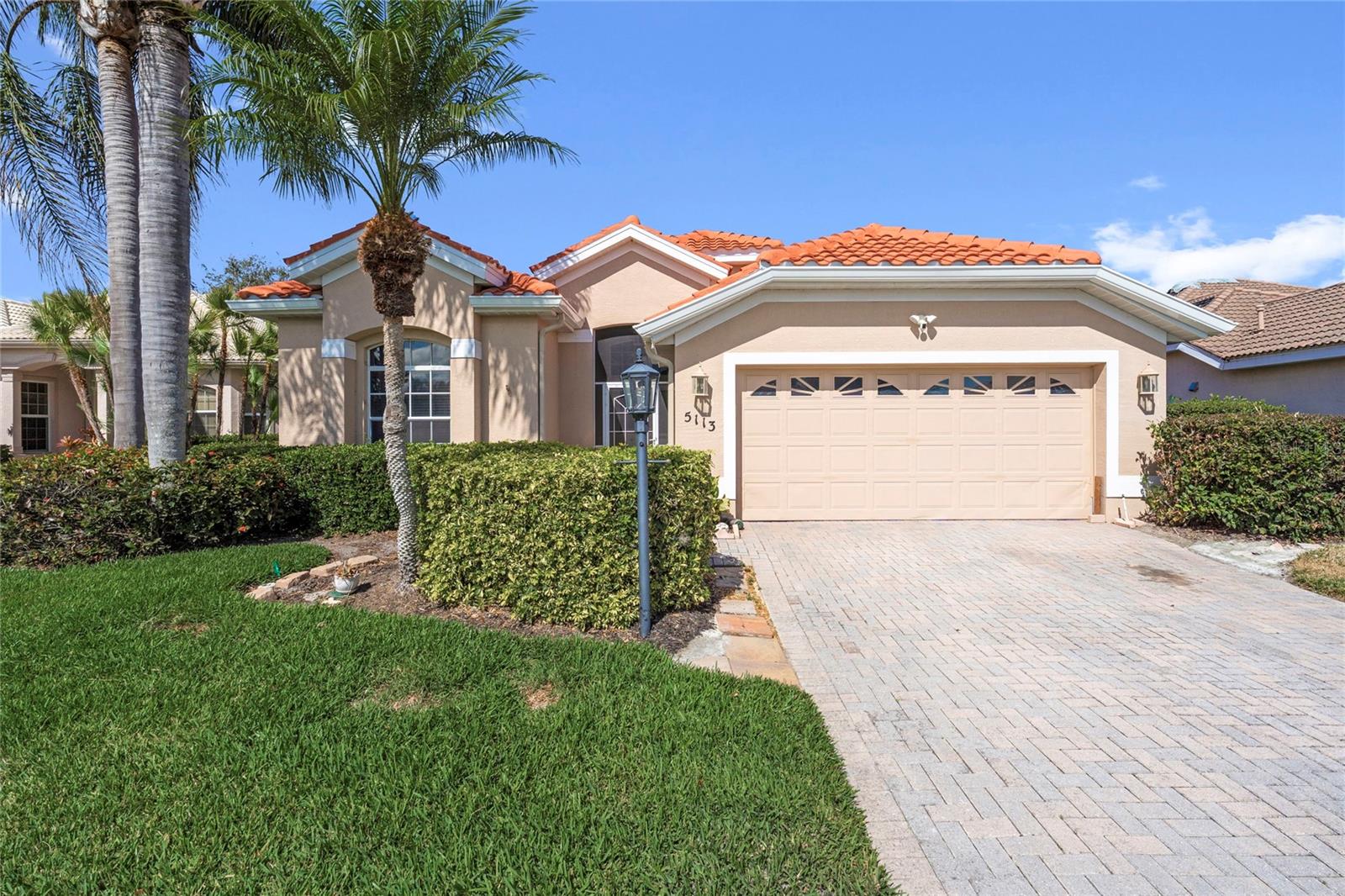 Single Family Residence in SARASOTA, FL - Daniel Dourado