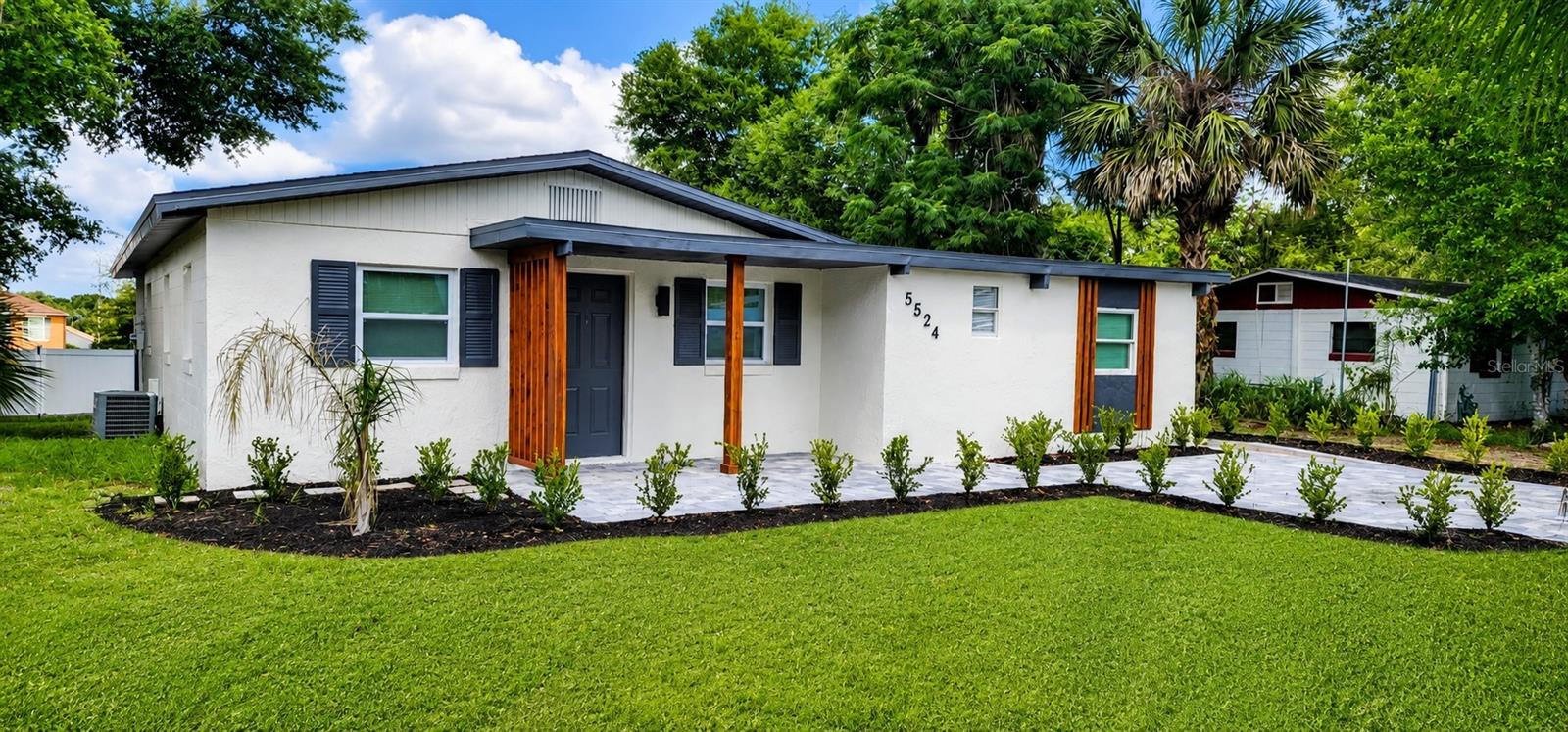 Single Family Residence in ORLANDO, FL - Daniel Dourado
