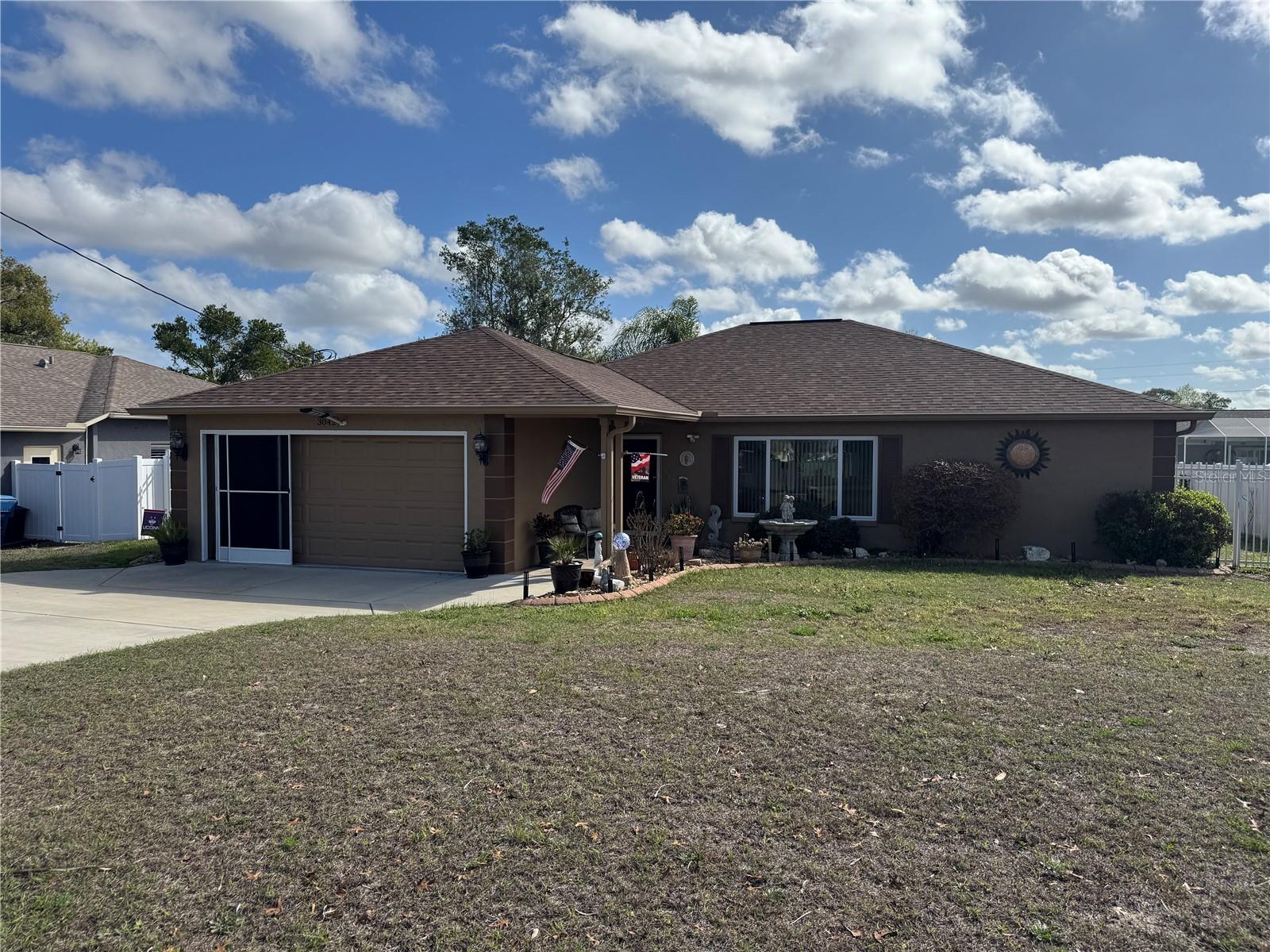 Single Family Residence em SPRING HILL, FL - Daniel Dourado