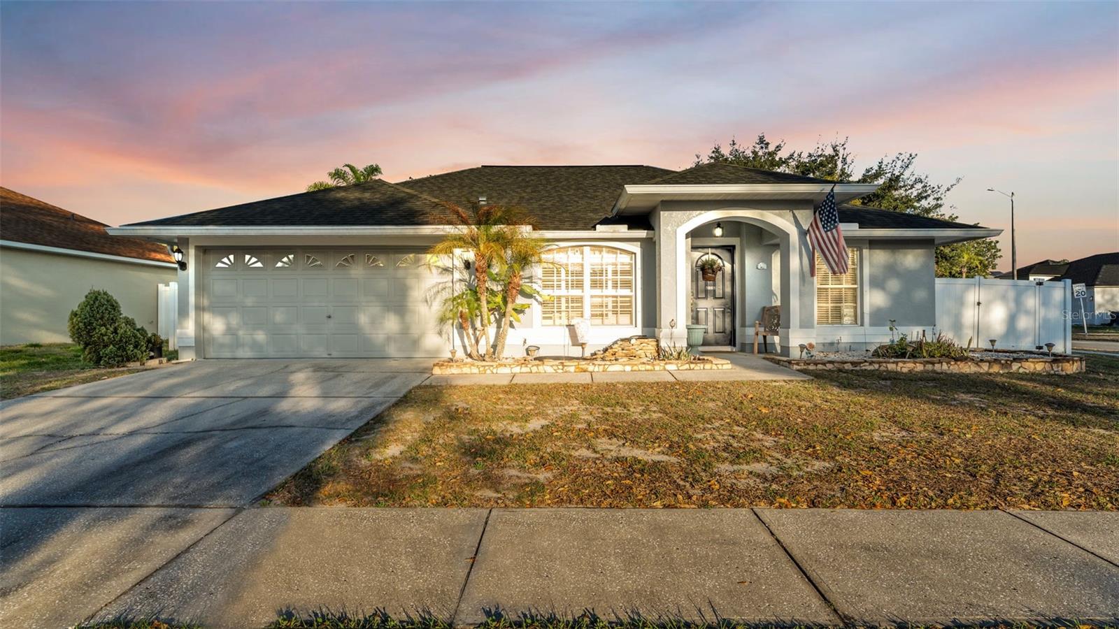 Single Family Residence in RIVERVIEW, FL - Daniel Dourado