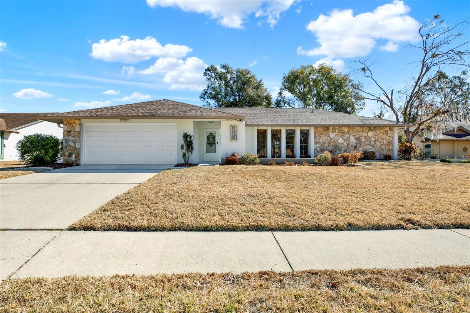 Single Family Residence in SEFFNER, FL - Daniel Dourado
