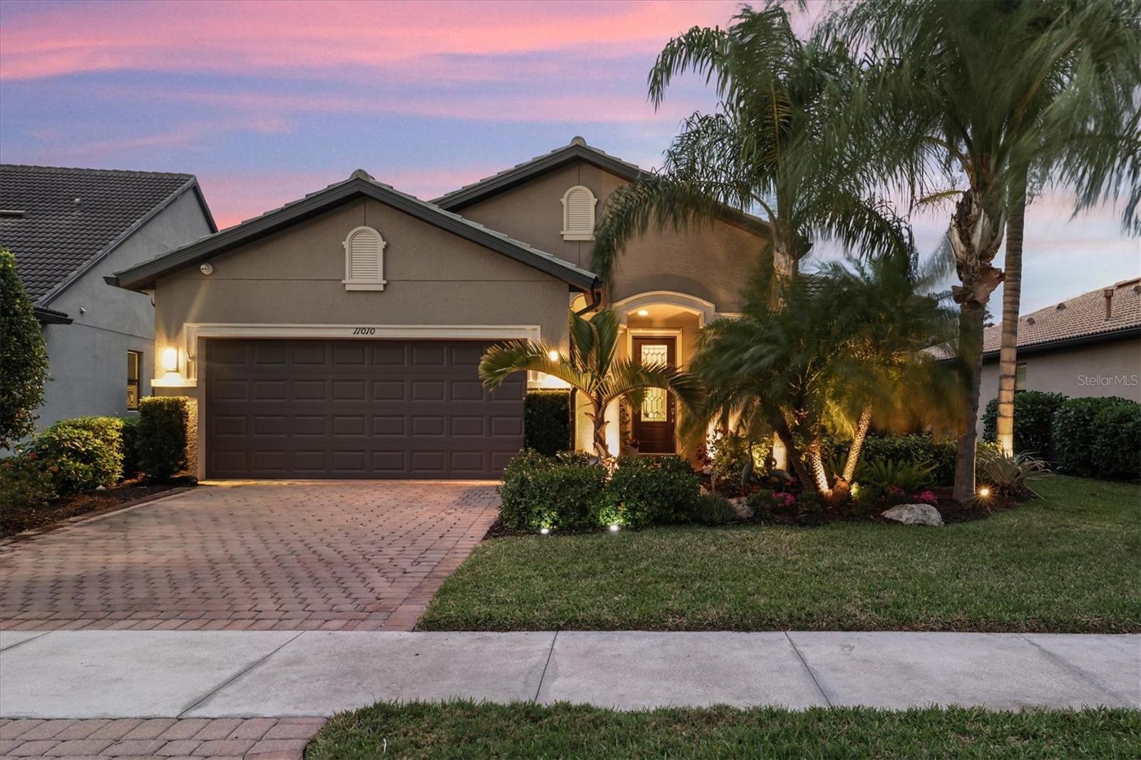 Single Family Residence in SARASOTA, FL - Daniel Dourado