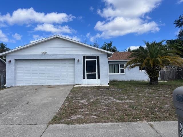 Single Family Residence in PORT RICHEY, FL - Daniel Dourado