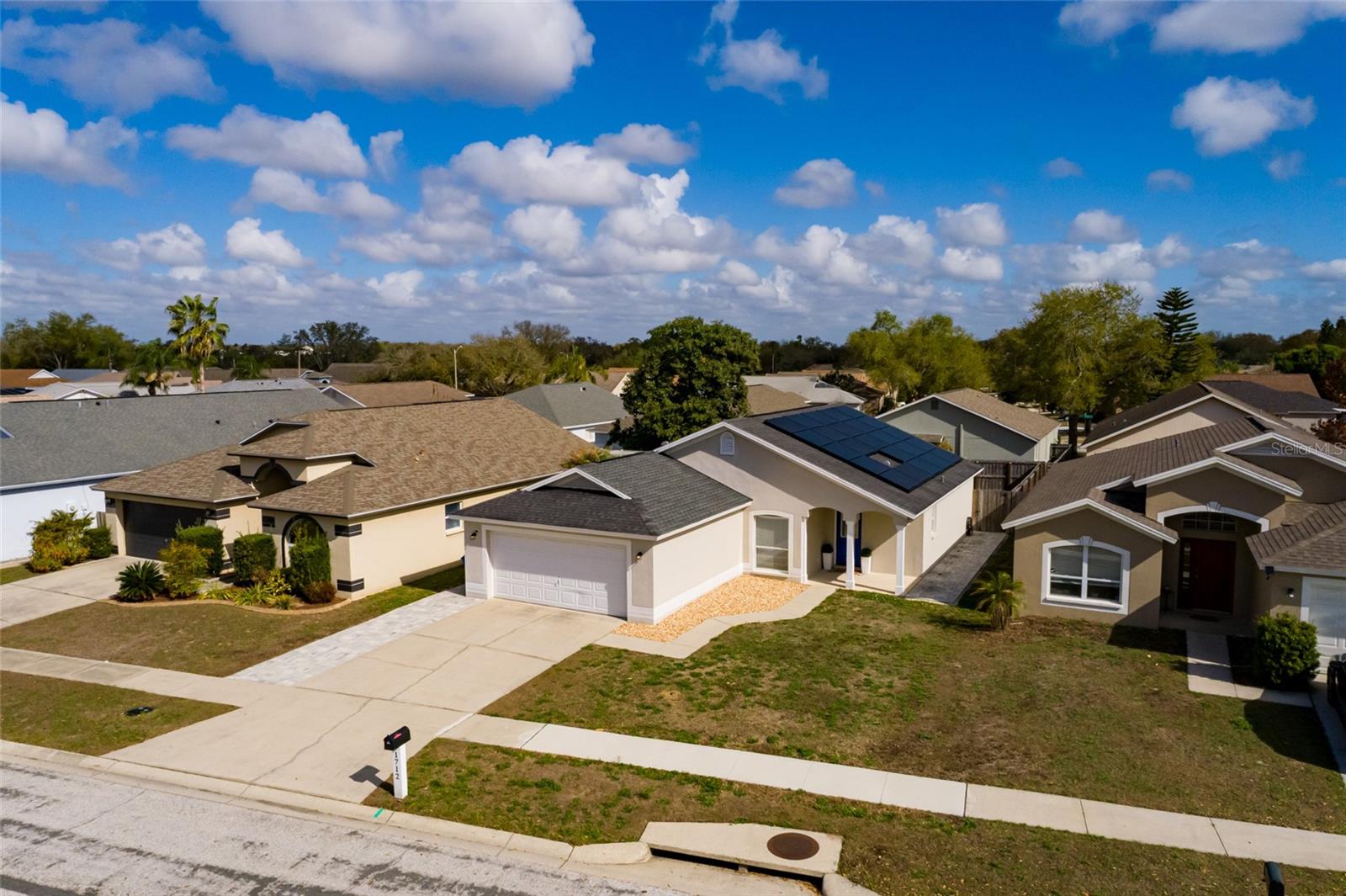Single Family Residence in VALRICO, FL - Daniel Dourado