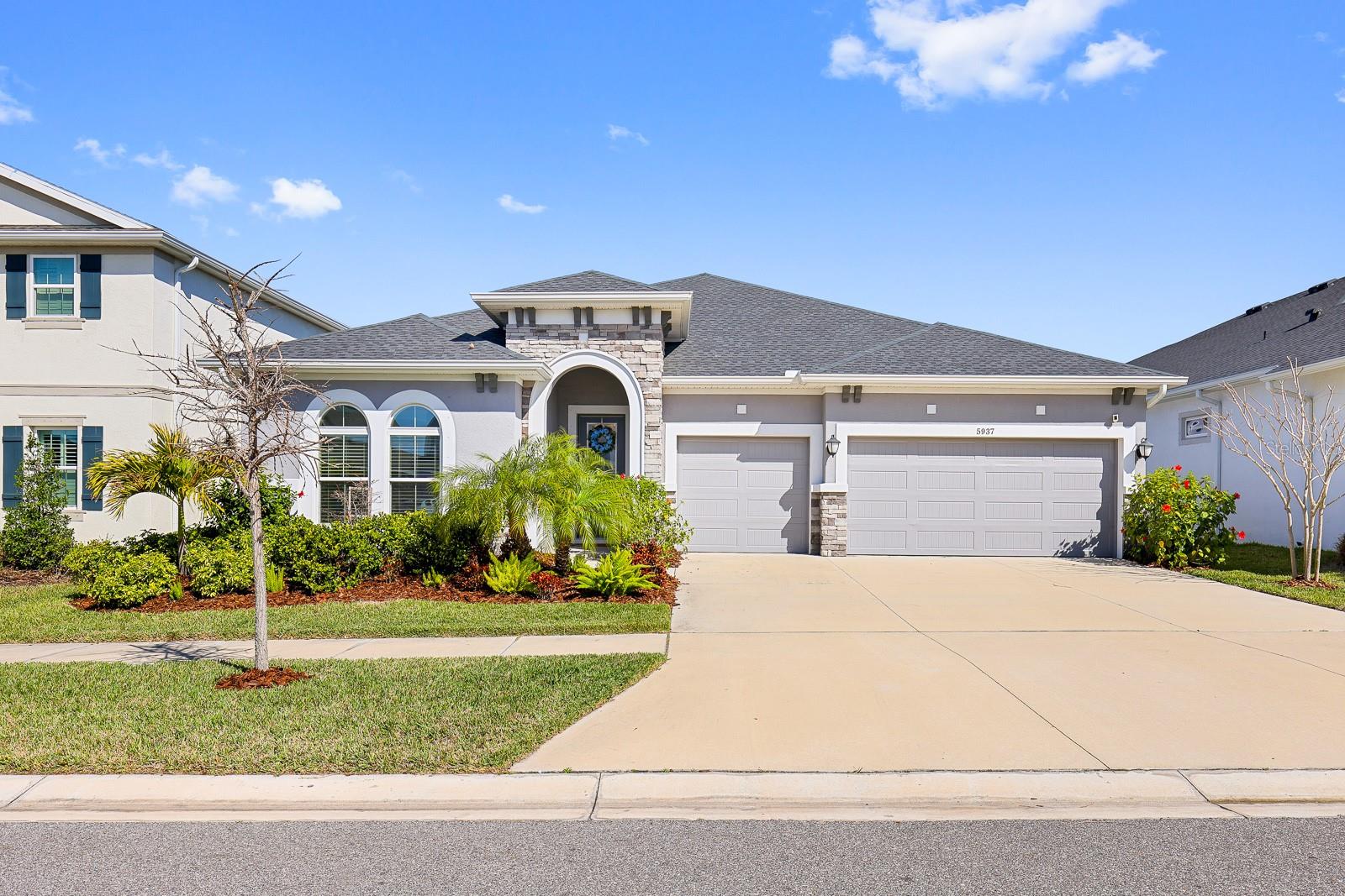 Single Family Residence in APOLLO BEACH, FL - Daniel Dourado