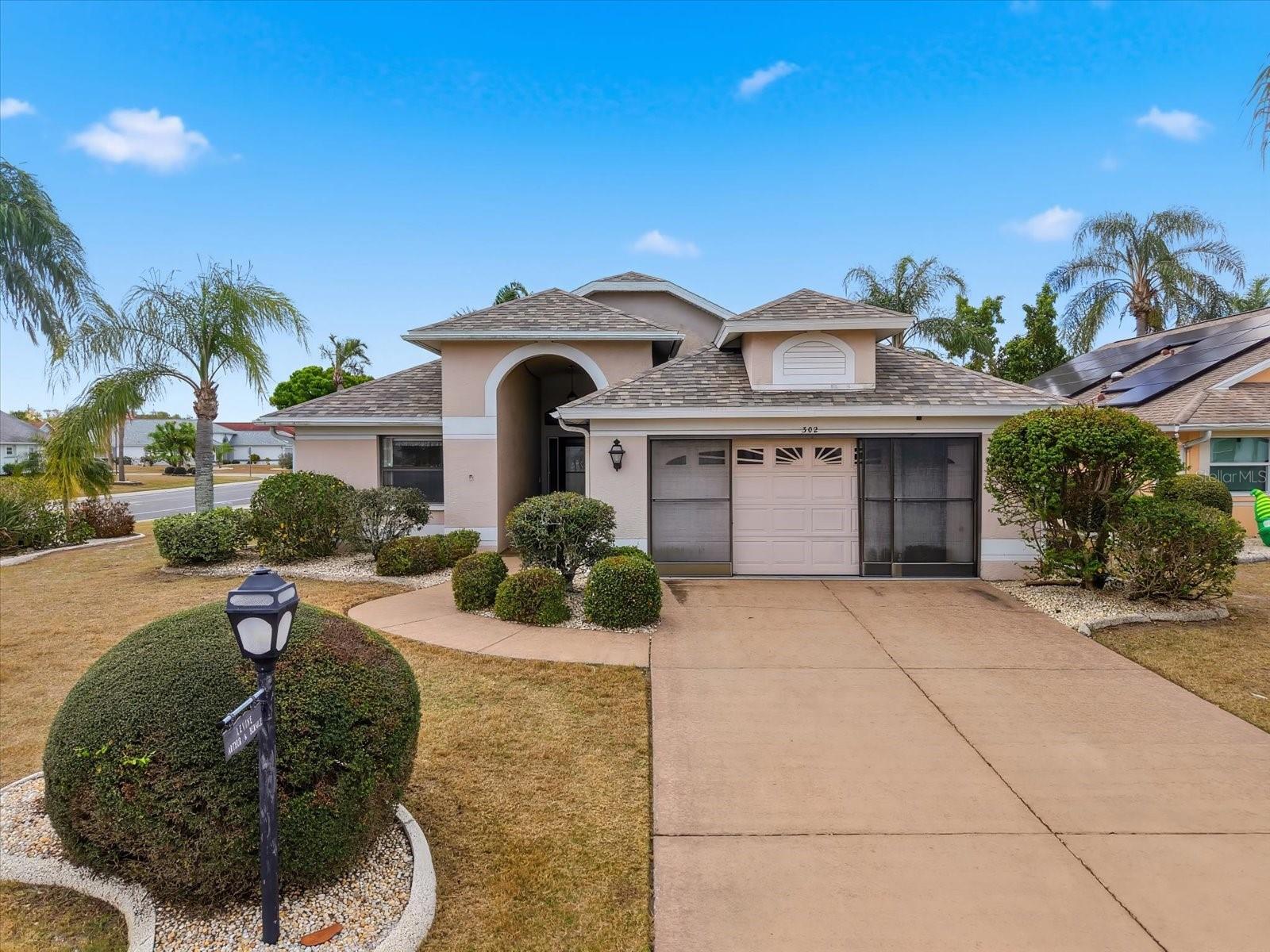 Single Family Residence in SUN CITY CENTER, FL - Daniel Dourado