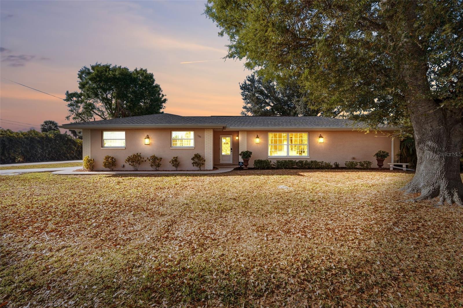 Single Family Residence in PUNTA GORDA, FL - Daniel Dourado