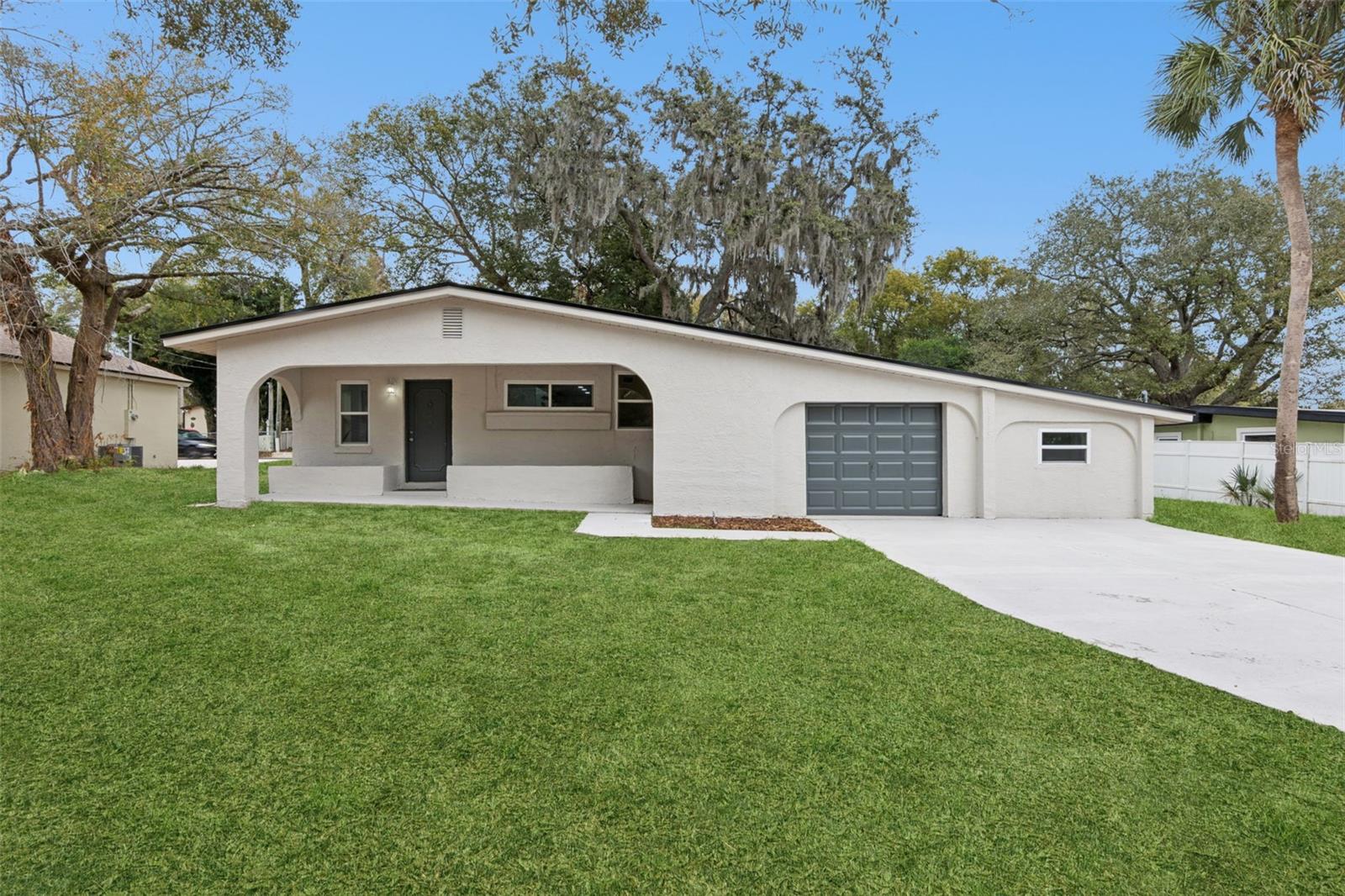 Single Family Residence in CASSELBERRY, FL - Daniel Dourado