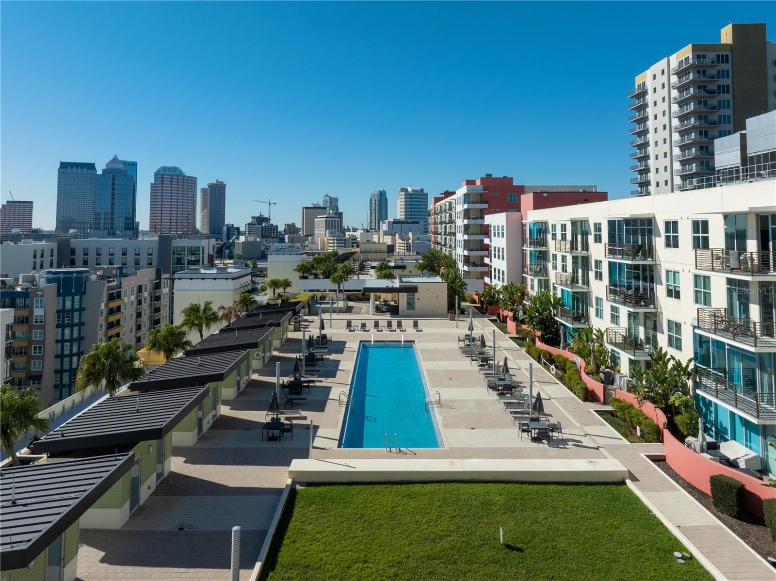 Condominium in TAMPA, FL - Daniel Dourado