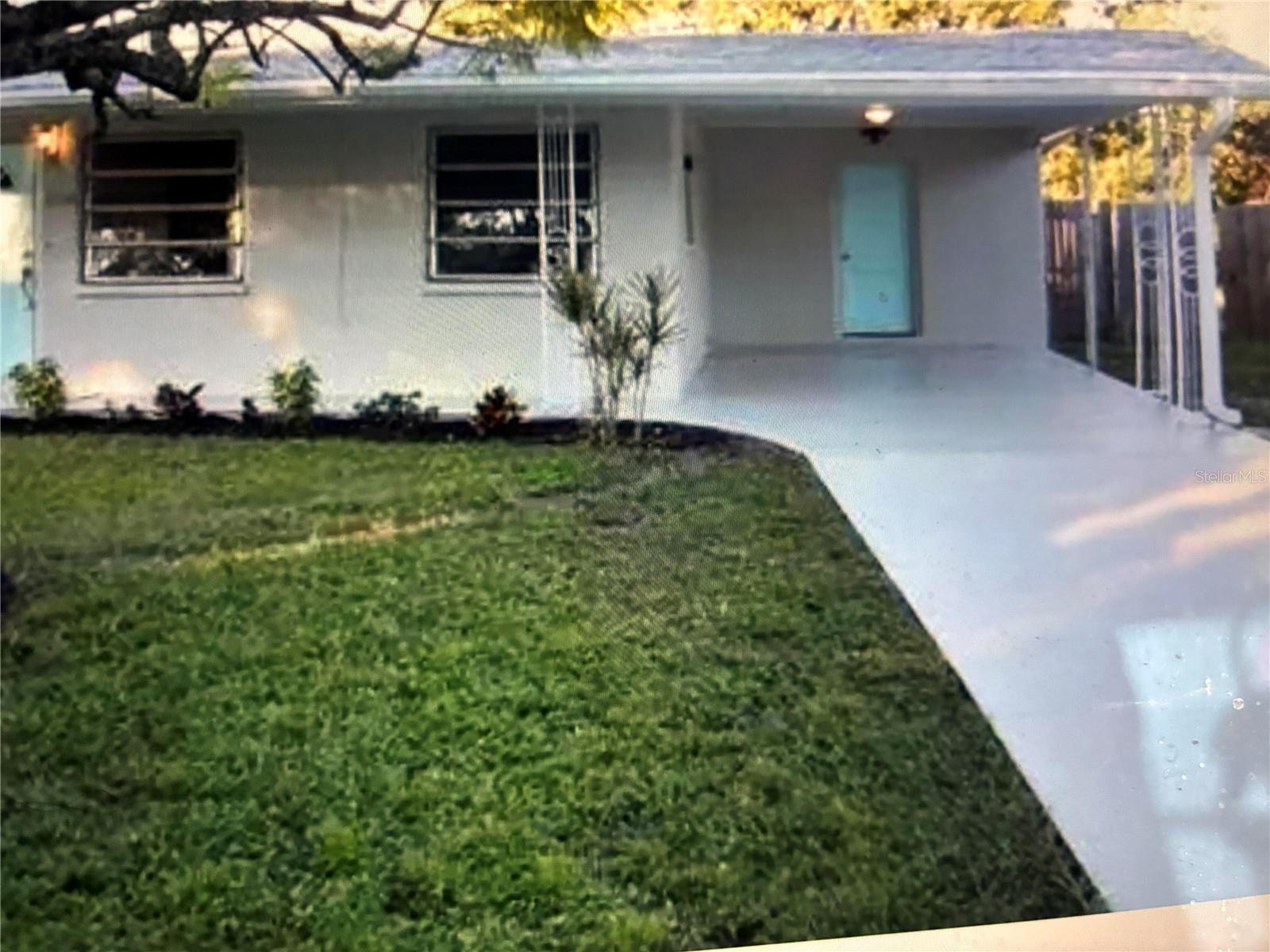 Single Family Residence in BRADENTON, FL - Daniel Dourado