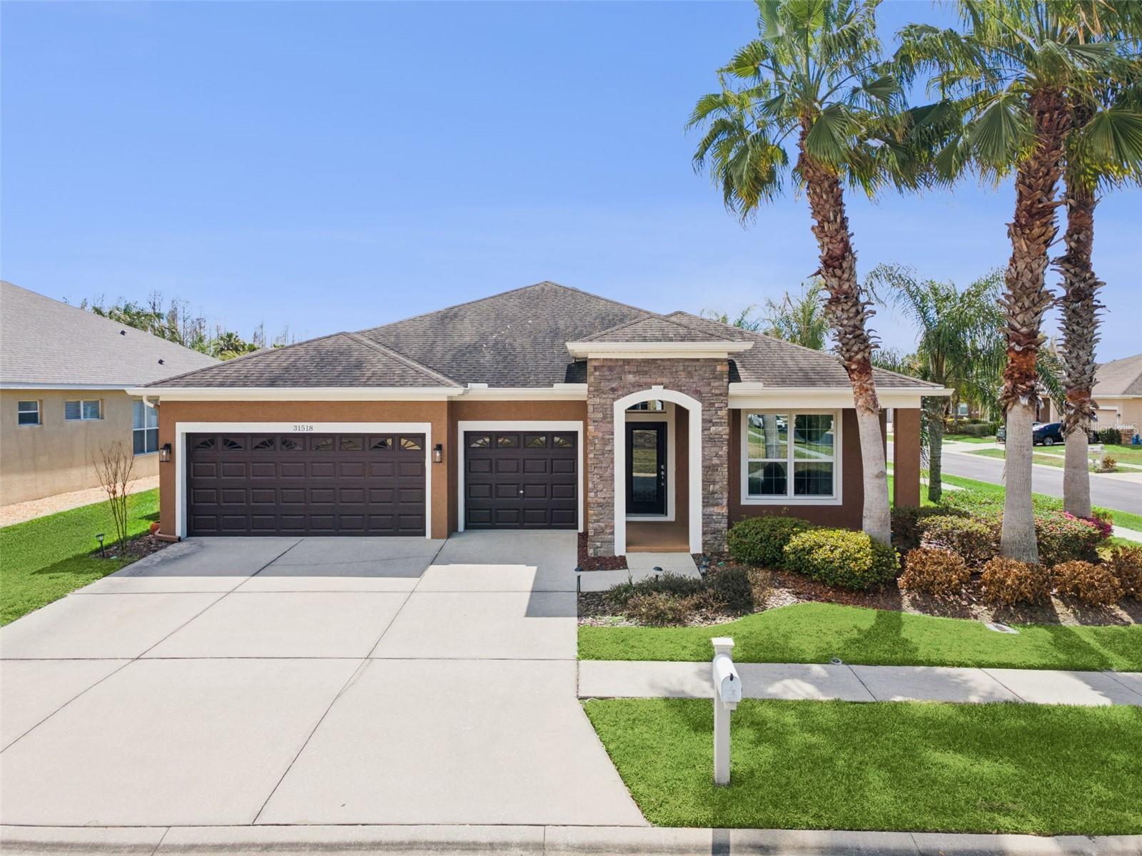 Single Family Residence in WESLEY CHAPEL, FL - Daniel Dourado