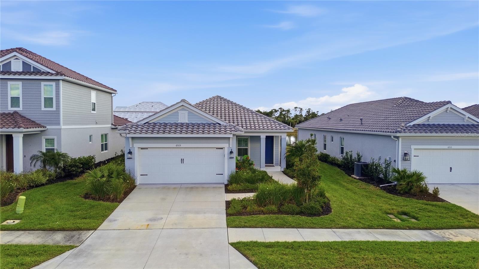 Single Family Residence in SARASOTA, FL - Daniel Dourado