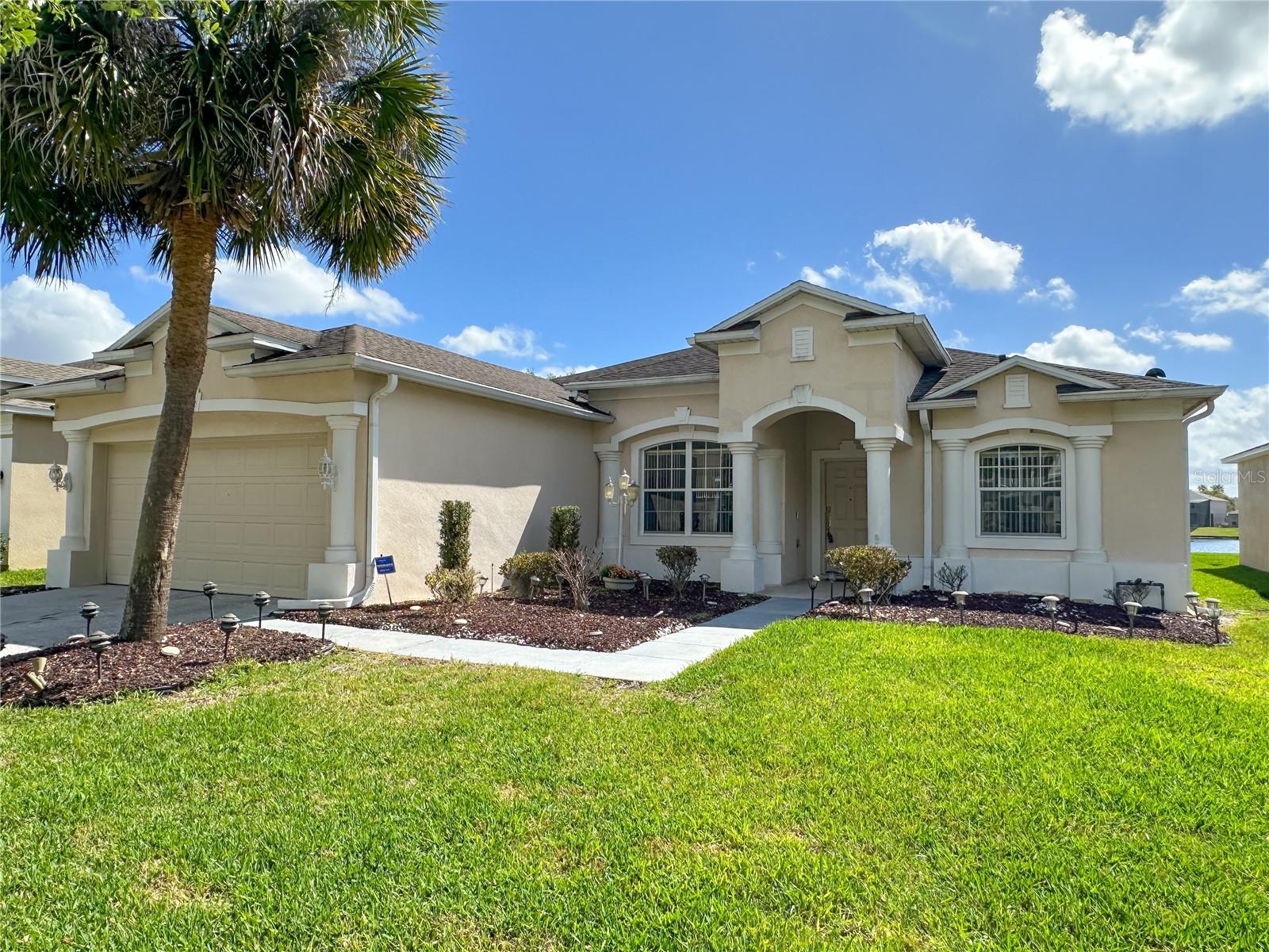 Single Family Residence in WINTER GARDEN, FL - Daniel Dourado