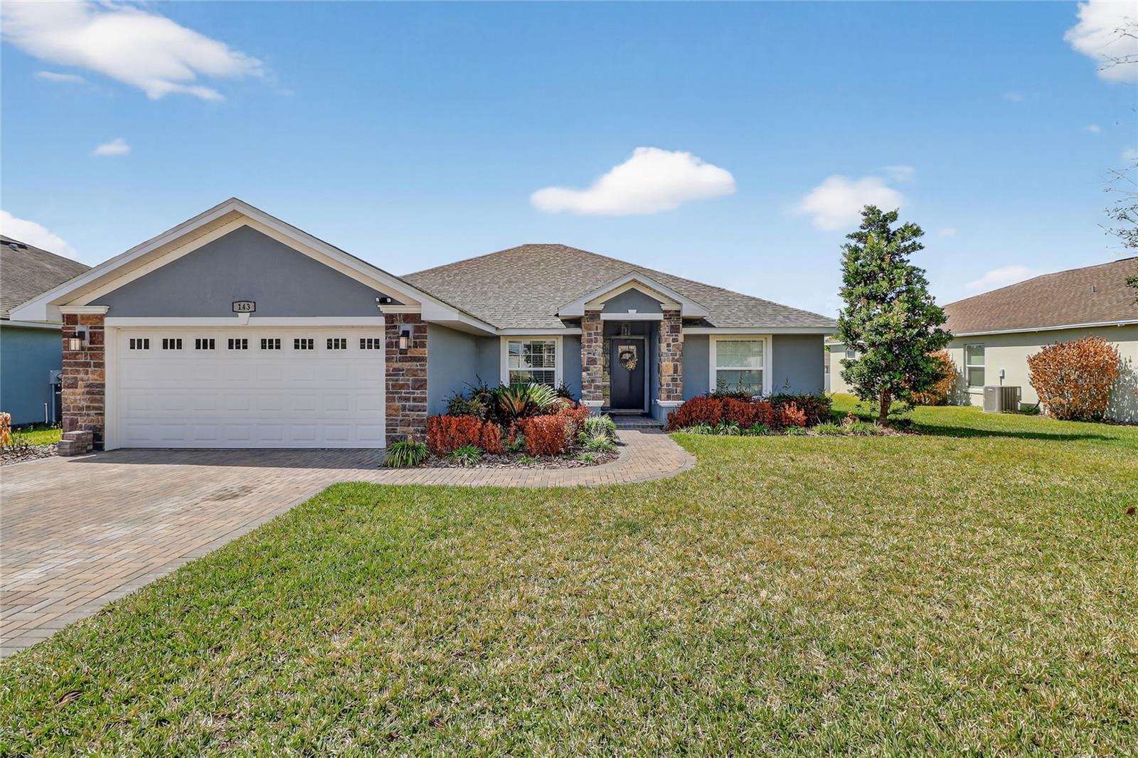 Single Family Residence in AUBURNDALE, FL - Daniel Dourado