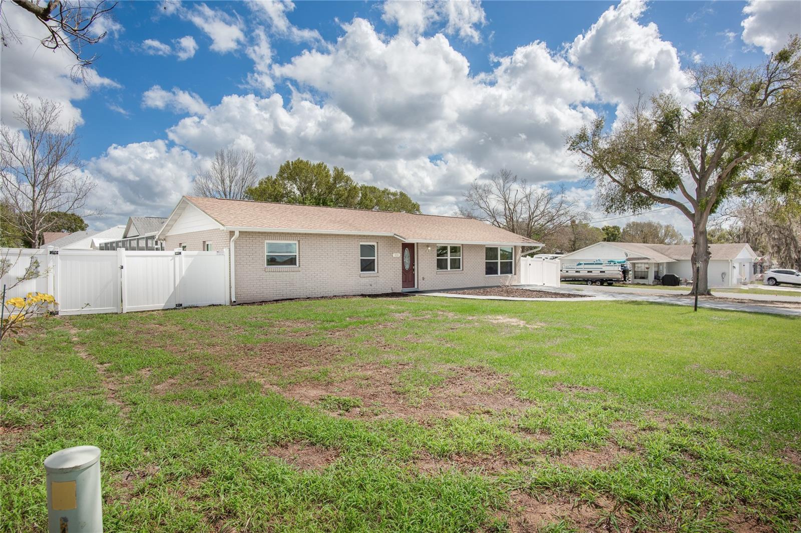 Single Family Residence in TAVARES, FL - Daniel Dourado