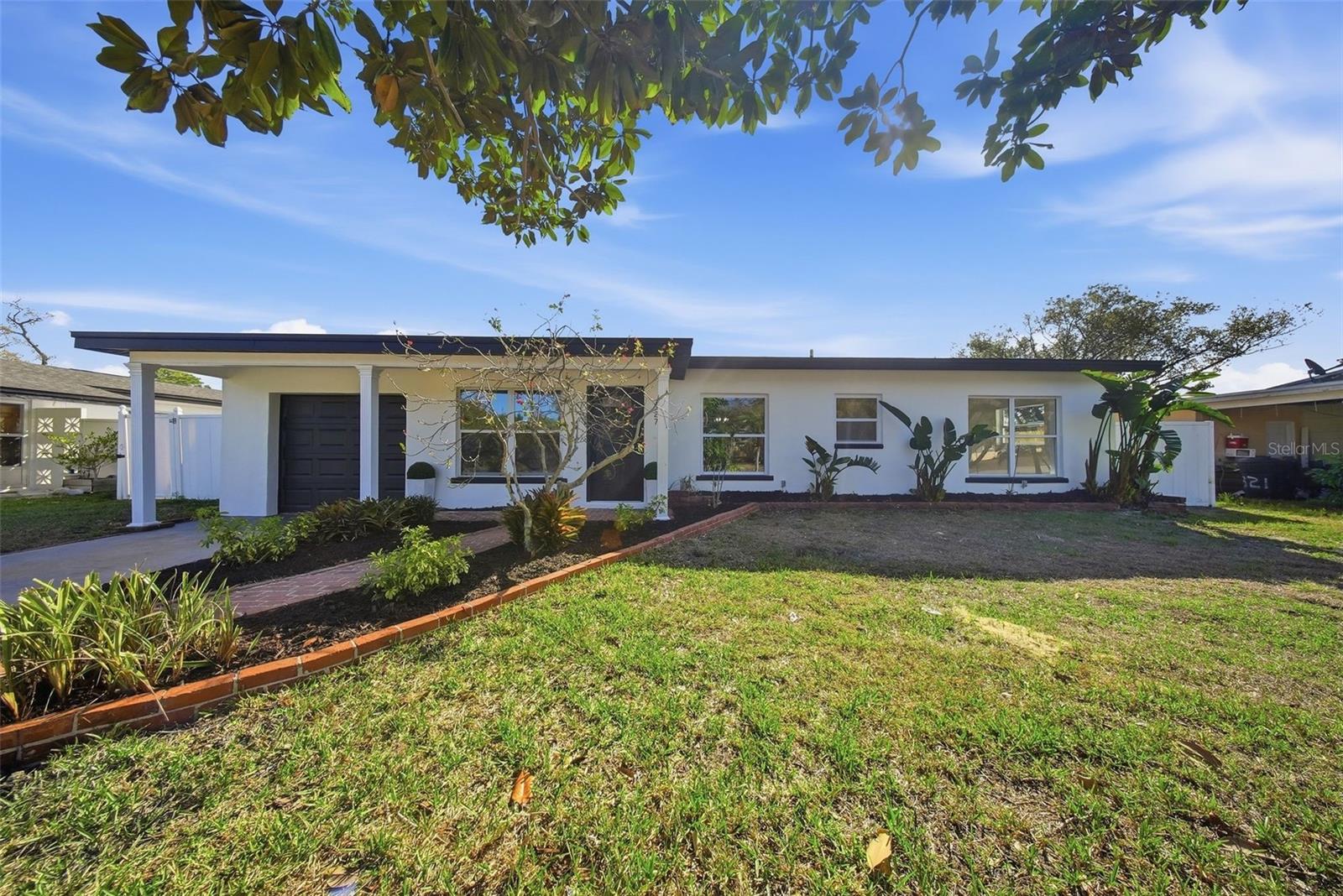 Single Family Residence in CLEARWATER, FL - Daniel Dourado