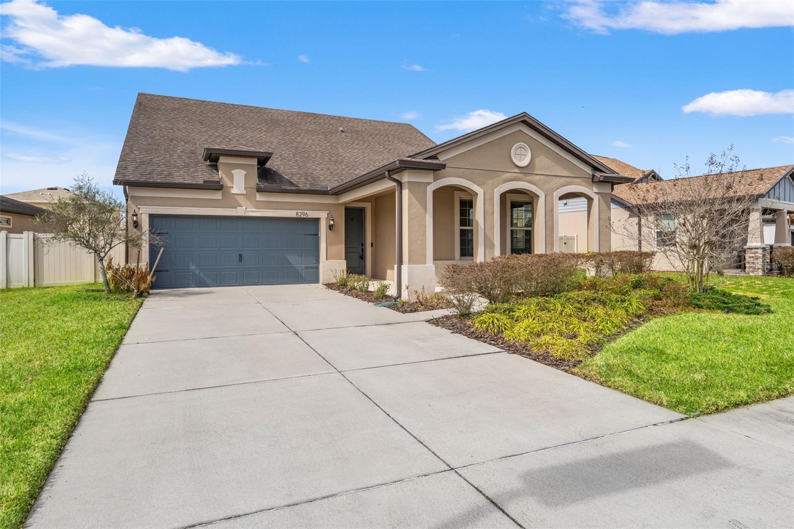 Single Family Residence in WESLEY CHAPEL, FL - Daniel Dourado