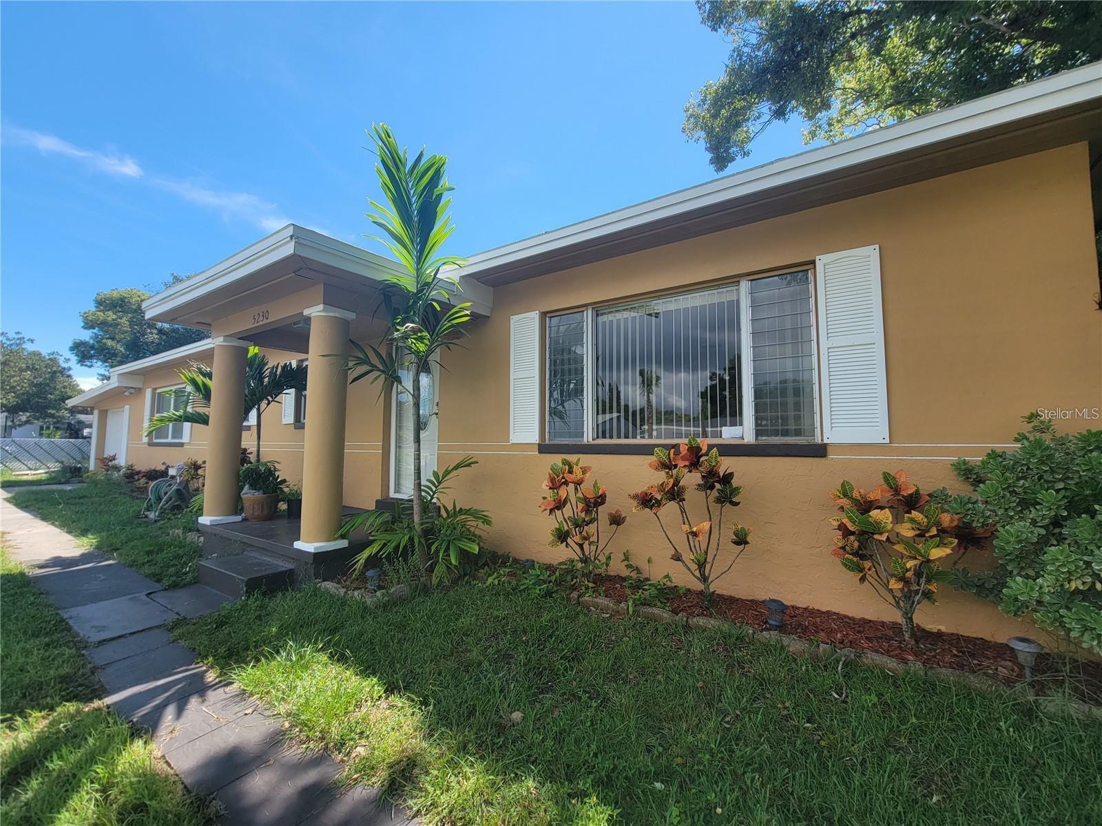 Single Family Residence em GULFPORT, FL - Daniel Dourado