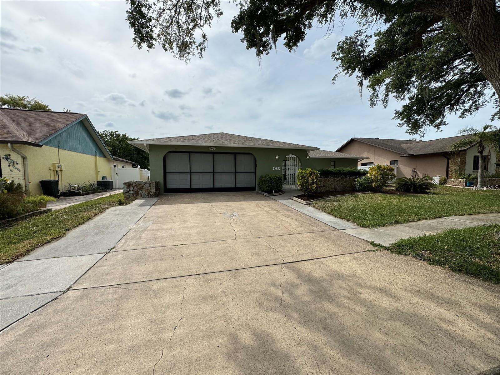 Single Family Residence in PORT RICHEY, FL - Daniel Dourado