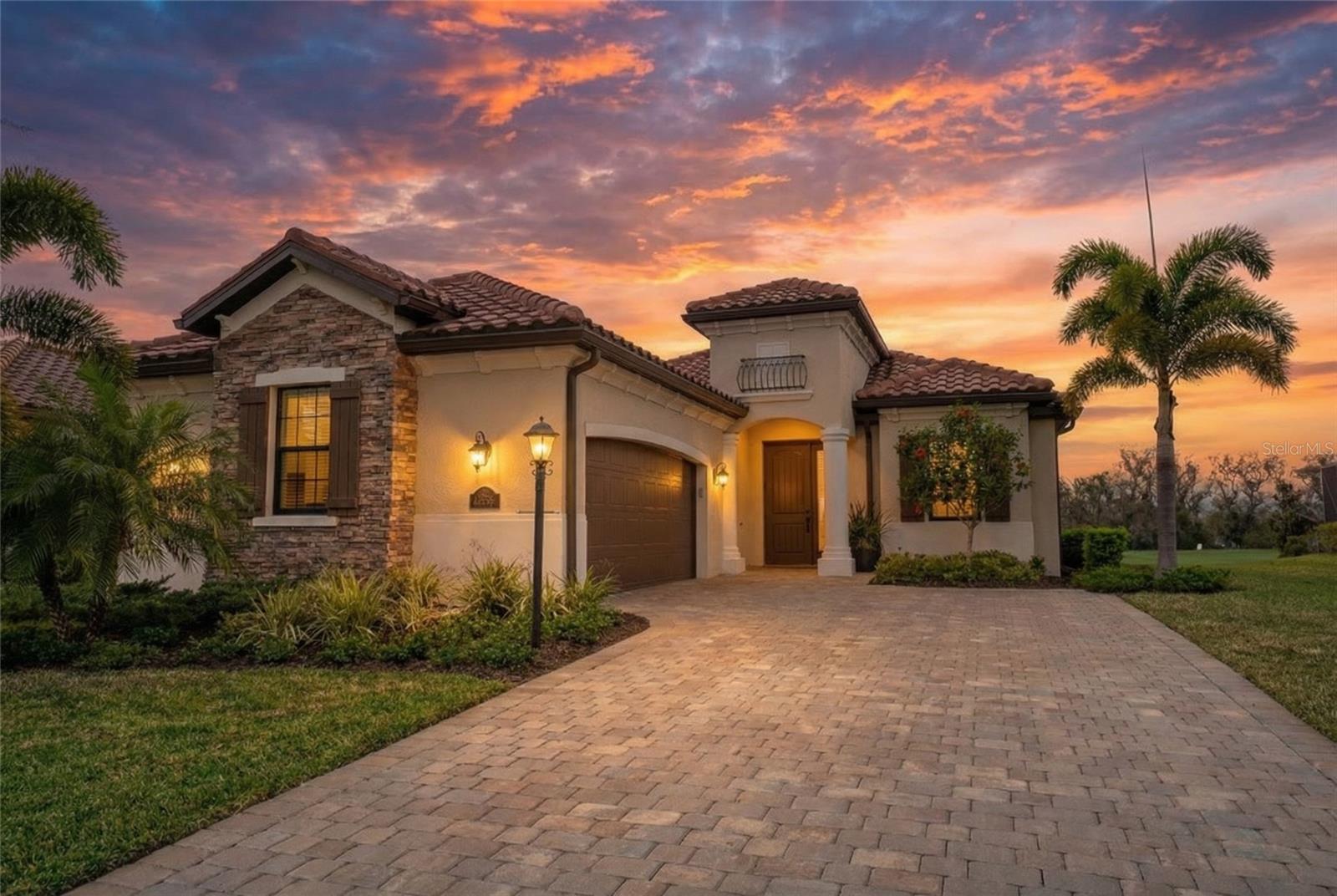 Single Family Residence in LAKEWOOD RANCH, FL - Daniel Dourado