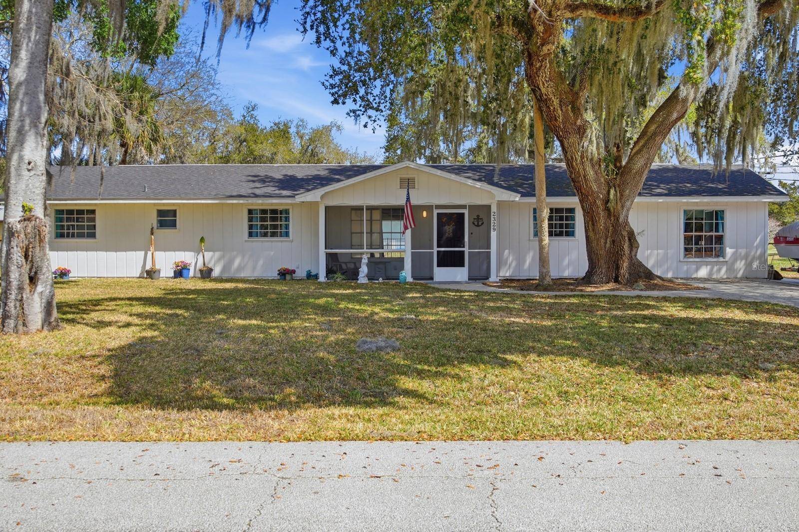 Single Family Residence in EDGEWATER, FL - Daniel Dourado