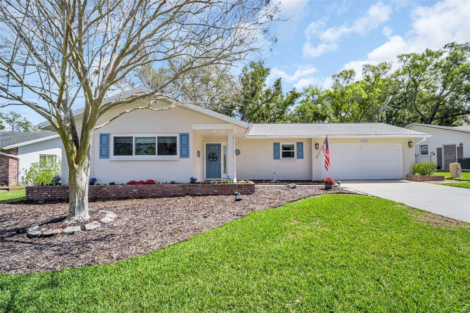 Single Family Residence in PALM HARBOR, FL - Daniel Dourado