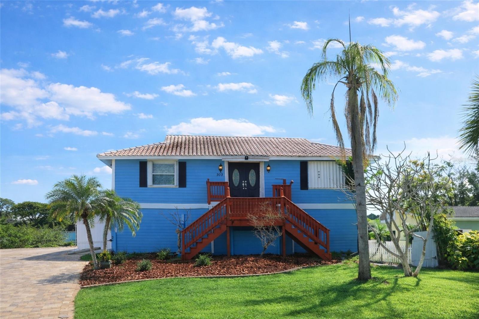 Single Family Residence in PALM HARBOR, FL - Daniel Dourado