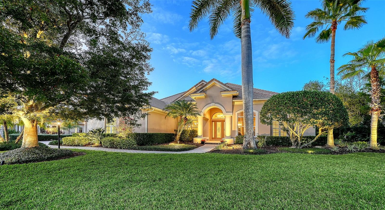 Single Family Residence in LAKEWOOD RANCH, FL - Daniel Dourado