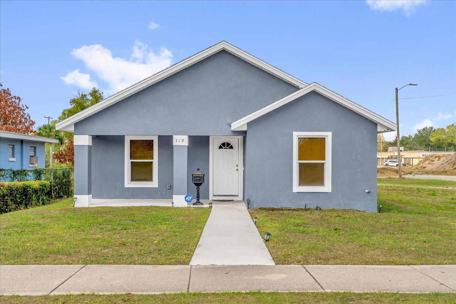 Single Family Residence in LAKE WALES, FL - Daniel Dourado