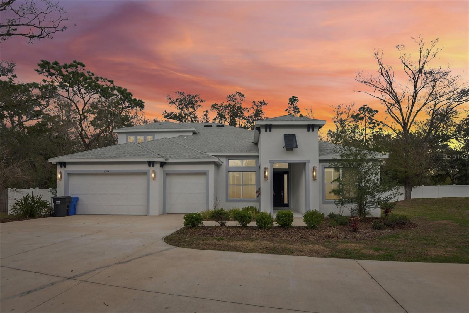 Single Family Residence in LUTZ, FL - Daniel Dourado