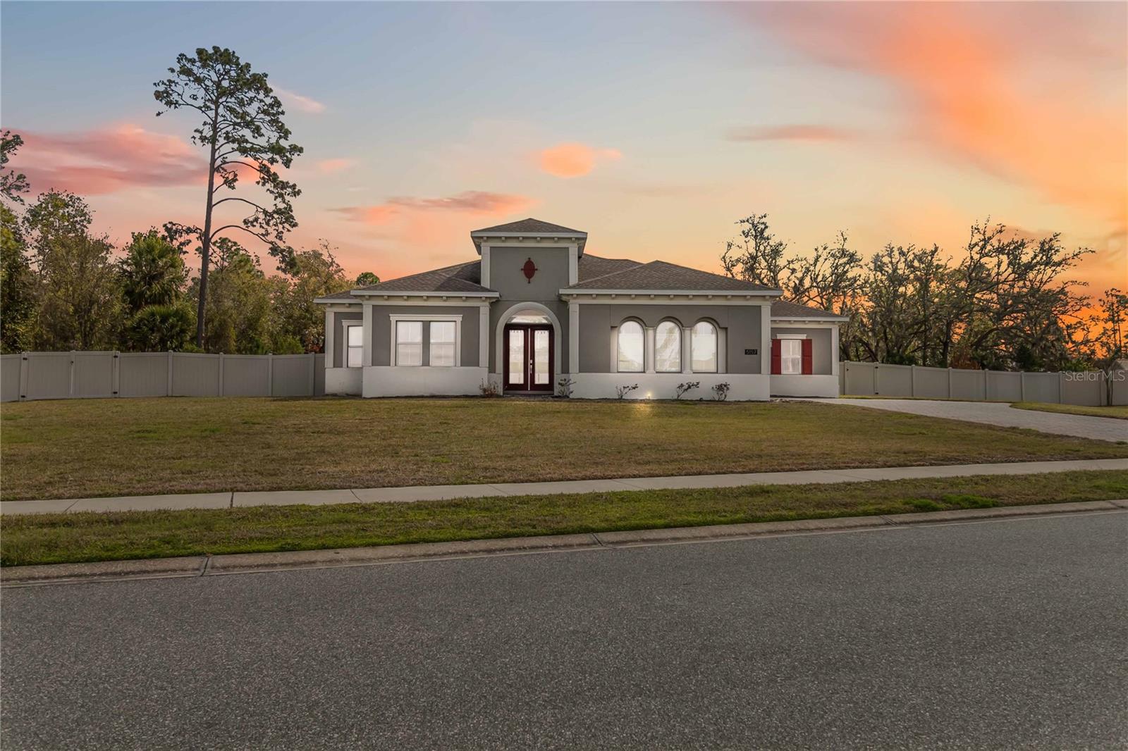 Single Family Residence in OVIEDO, FL - Daniel Dourado