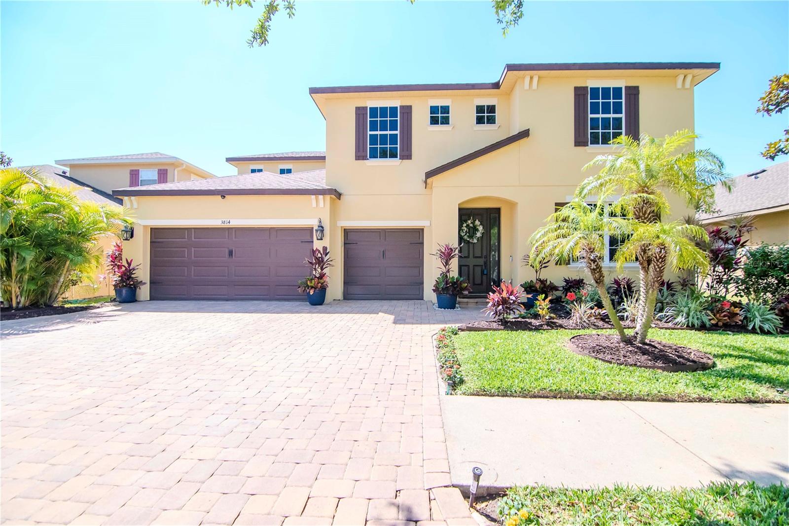 Single Family Residence in LUTZ, FL - Daniel Dourado