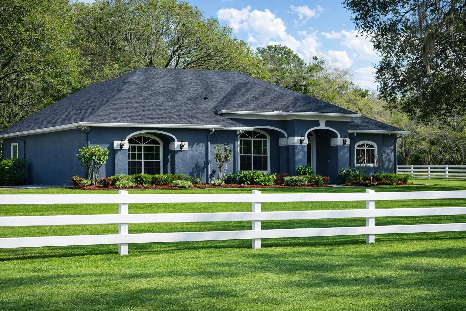 Single Family Residence em SORRENTO, FL - Daniel Dourado