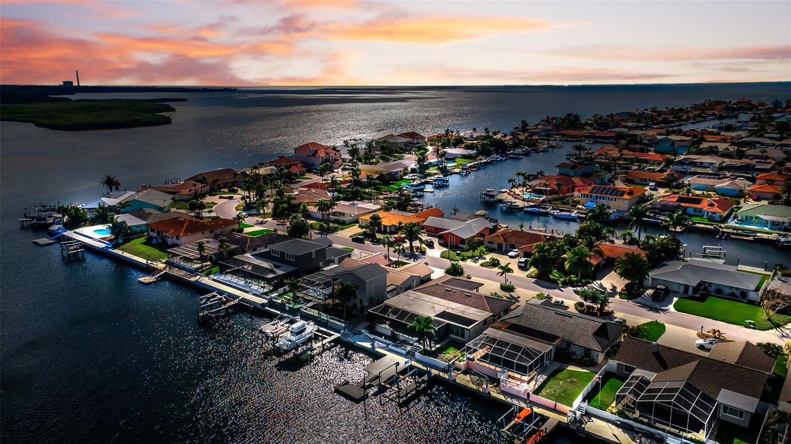 Single Family Residence em NEW PORT RICHEY, FL - Daniel Dourado