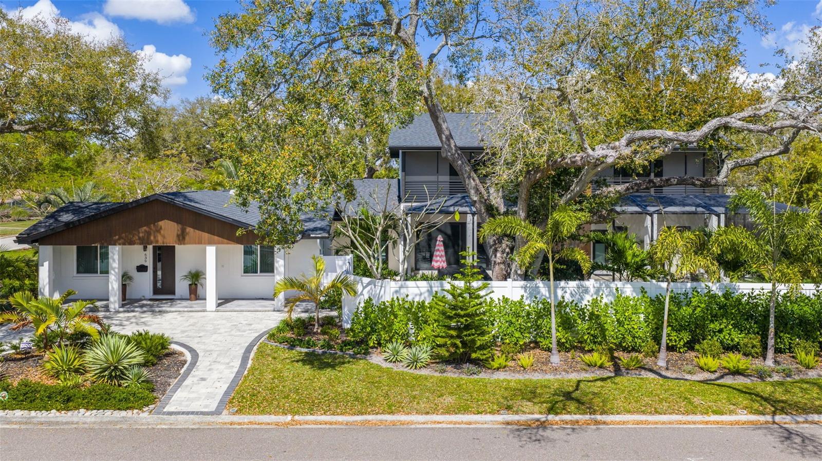 Single Family Residence em ST PETERSBURG, FL - Daniel Dourado