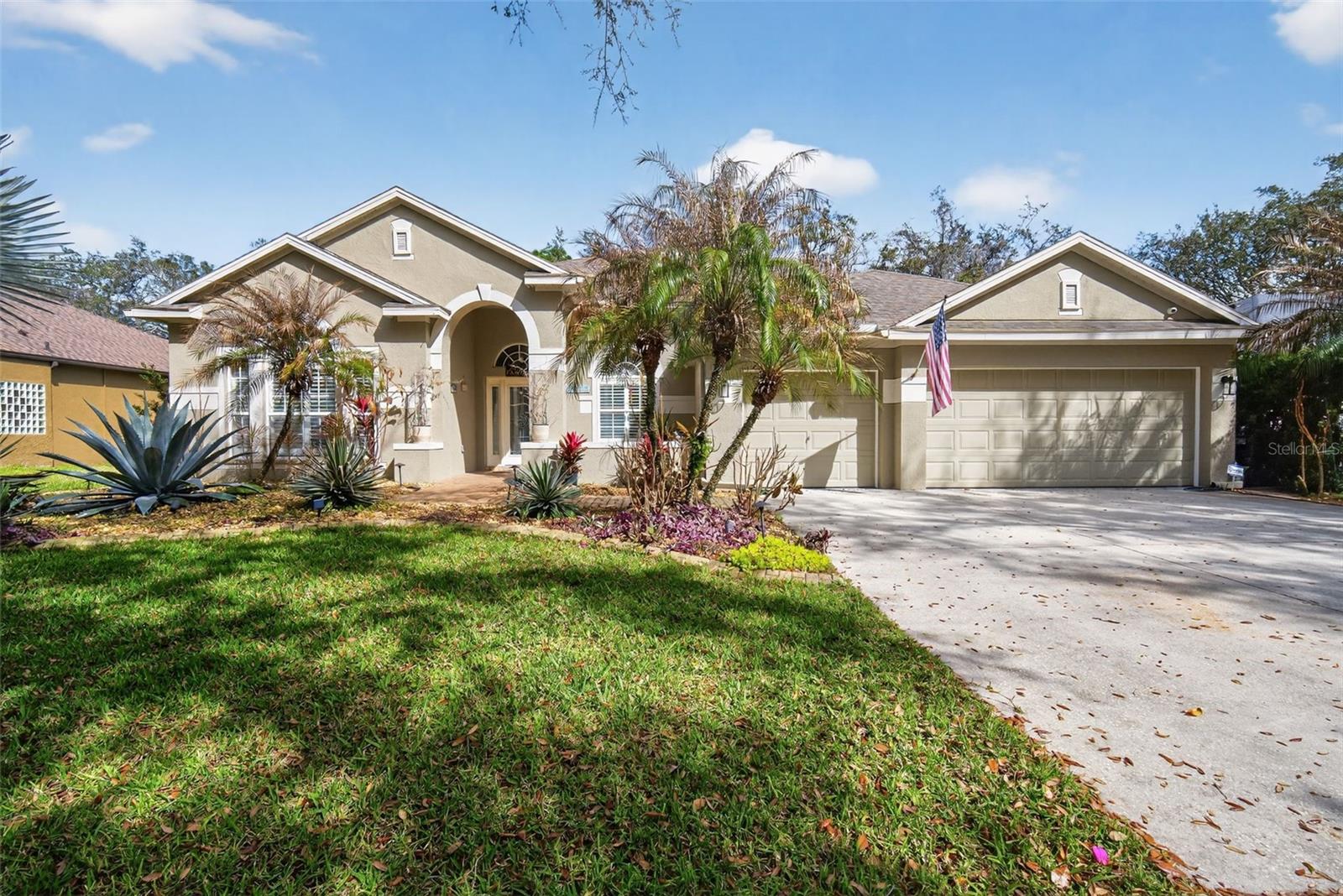 Single Family Residence in LITHIA, FL - Daniel Dourado