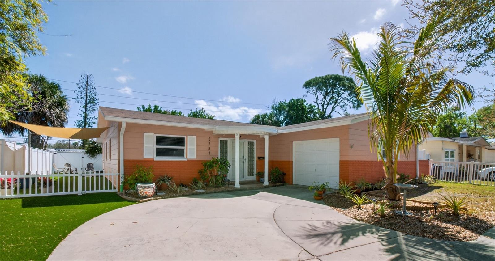 Single Family Residence em ST PETERSBURG, FL - Daniel Dourado