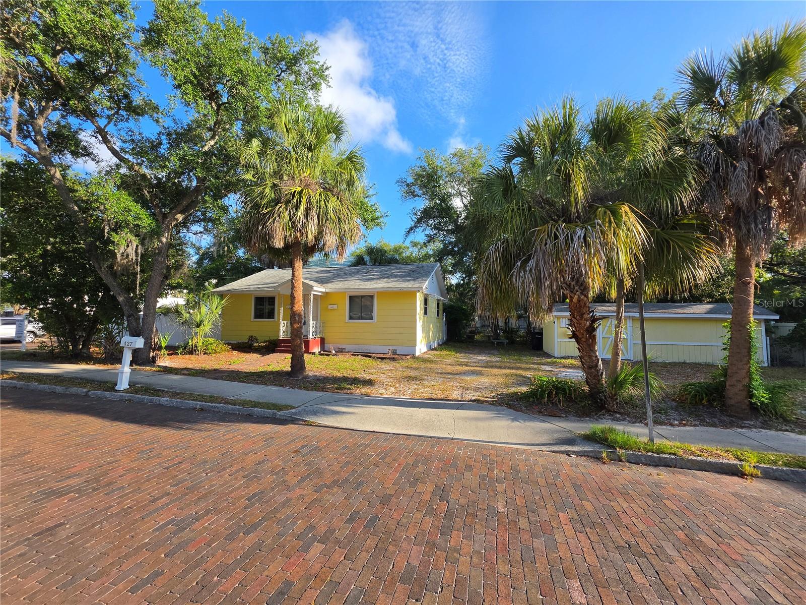 Single Family Residence in SAFETY HARBOR, FL - Daniel Dourado