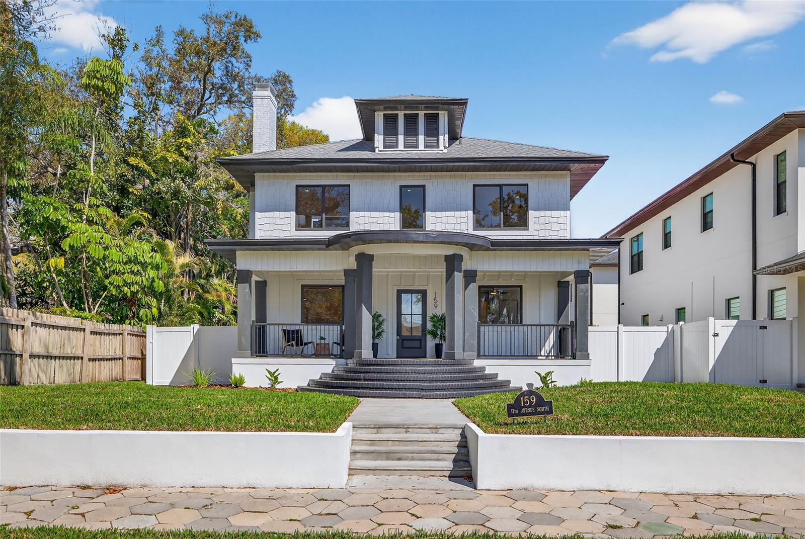 Single Family Residence em ST PETERSBURG, FL - Daniel Dourado