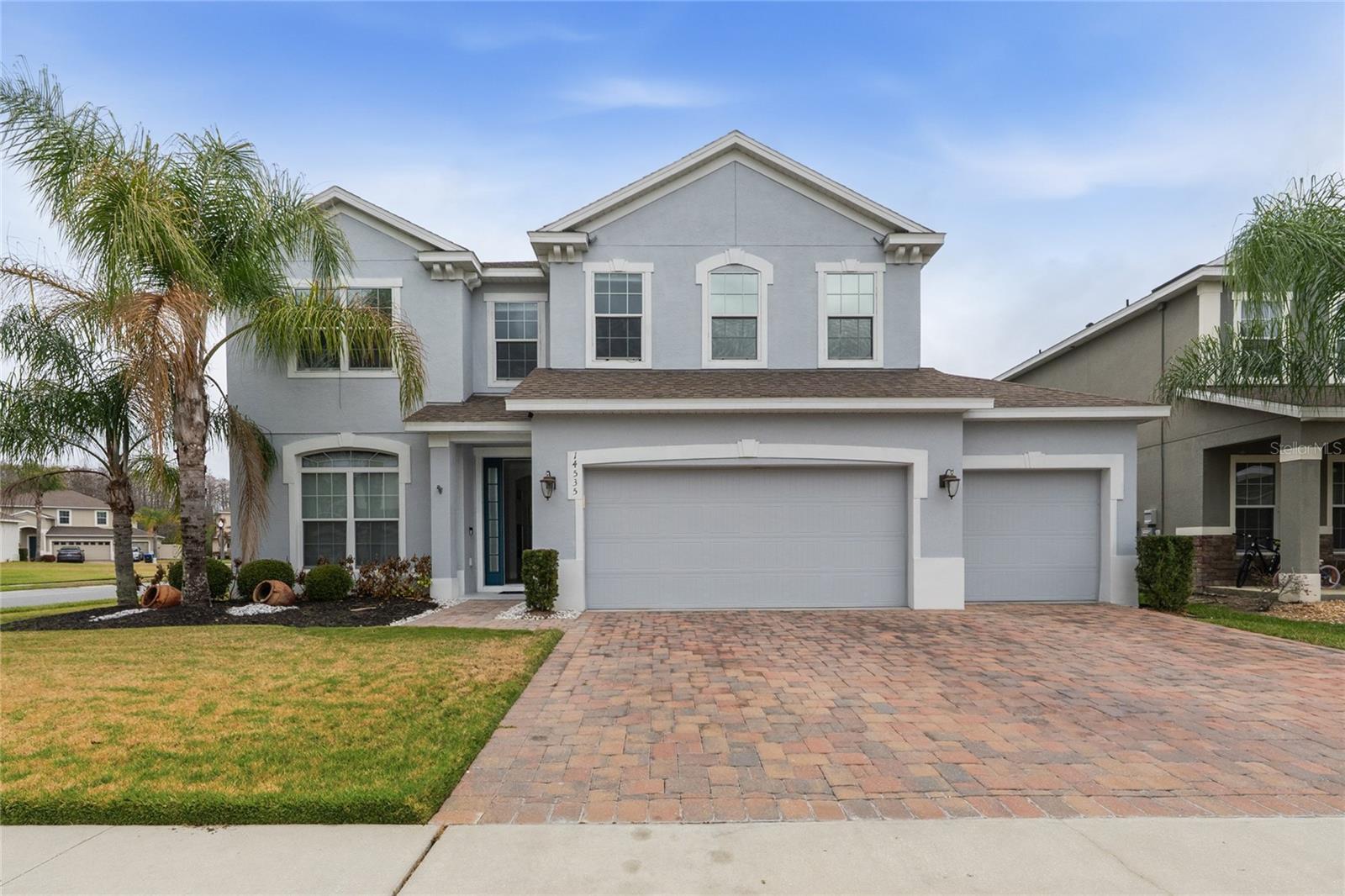 Single Family Residence in ORLANDO, FL - Daniel Dourado