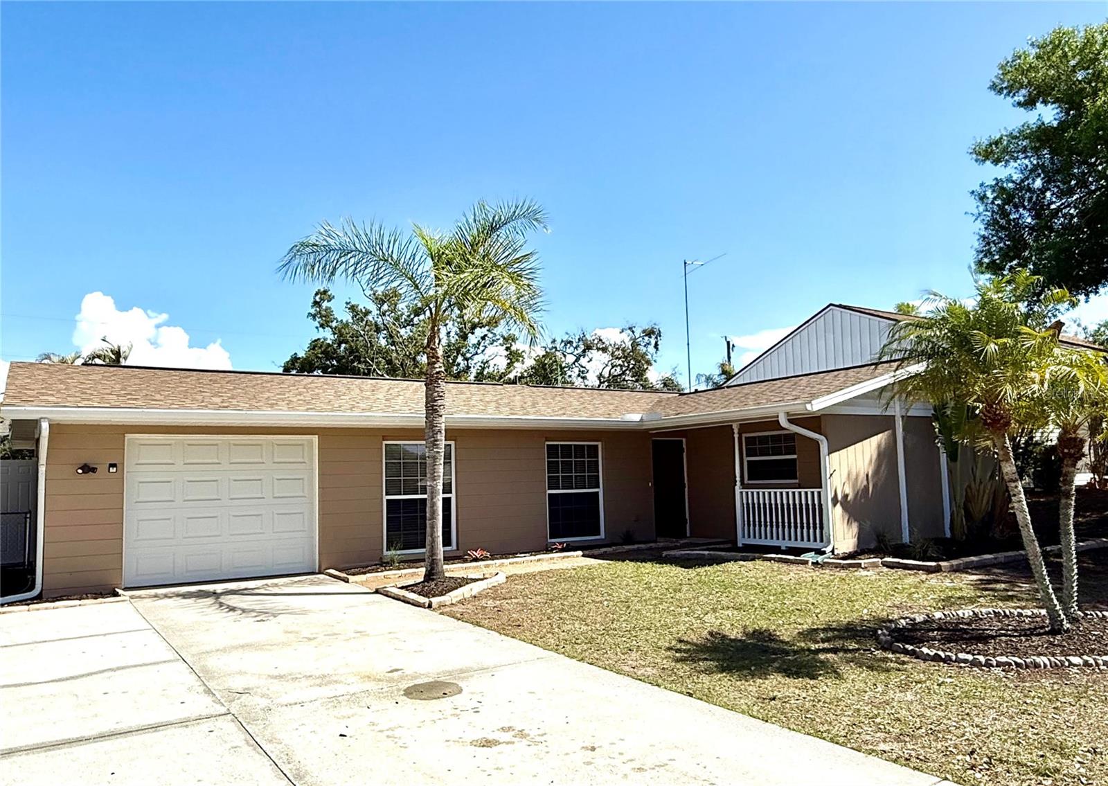 Single Family Residence in SARASOTA, FL - Daniel Dourado