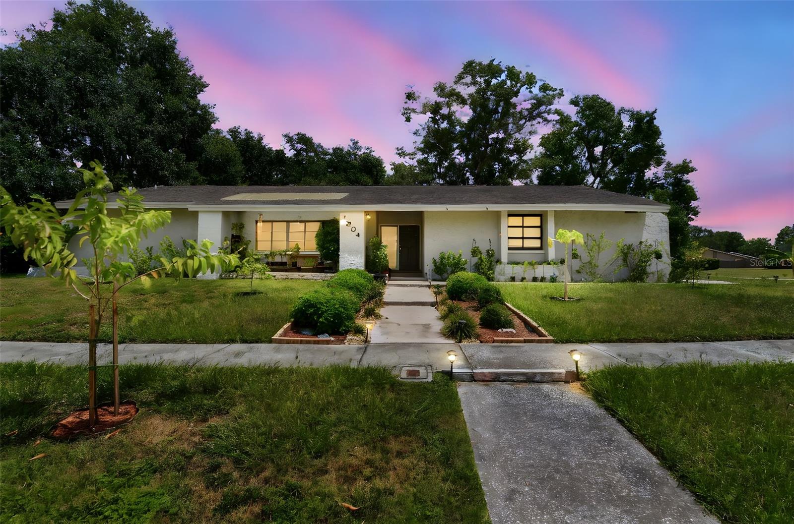 Single Family Residence in PLANT CITY, FL - Daniel Dourado