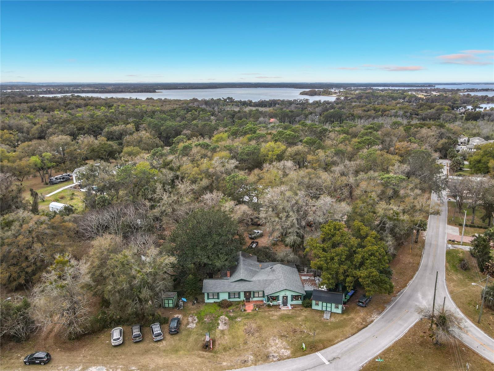 Single Family Residence in MOUNT DORA, FL - Daniel Dourado